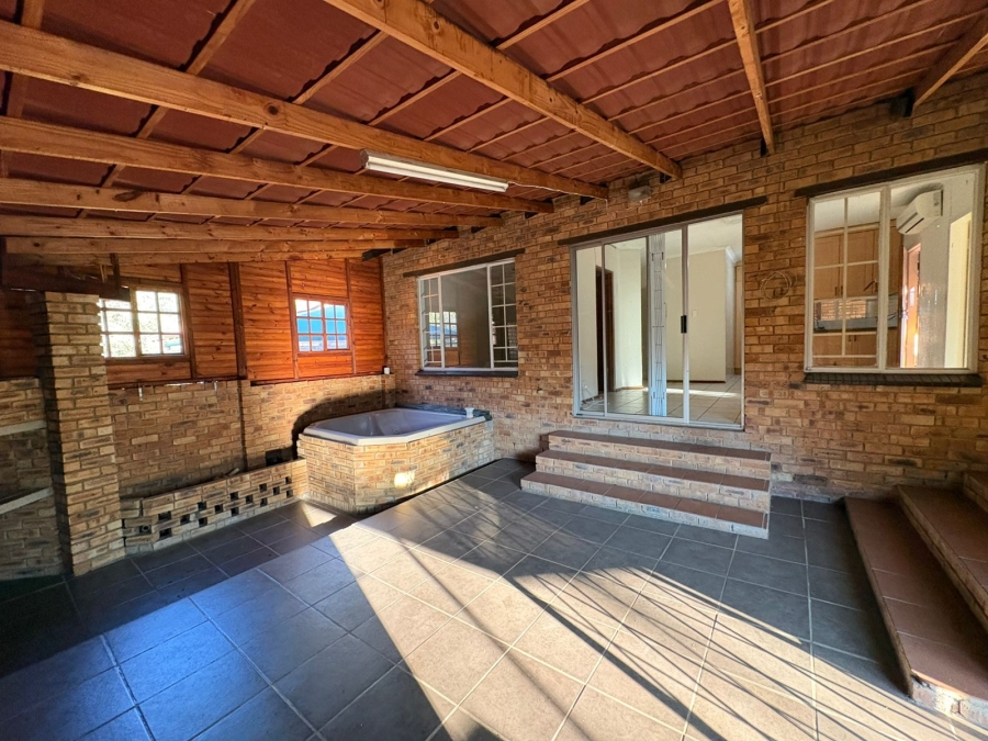 3 Bedroom Property for Sale in Safari Gardens North West